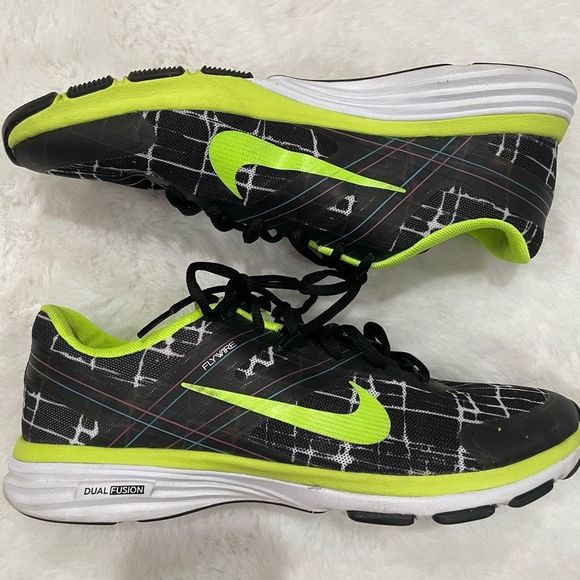 NIKE FLYWIRE Dual Fusion Women’s Sneakers 9.5 - Picture 2 of 11